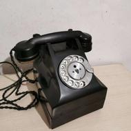 تلفن قدیمی و دکور