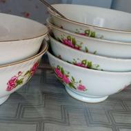 گل سرخی قندون نو هست 6 تا و کاسه دیس و نمک دون