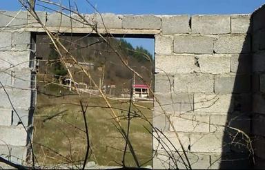 زمین150متری با بنای نیمه ساز گیلان شهر امام زاده هاشم(ع)