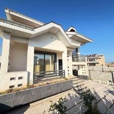 ویلا تریپلکس با بهترین متریال در موقعیت عالی