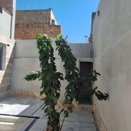 منزل دو طبقه واقع در کنگاز