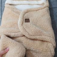 پتو بچه عالیه واسه بدوه تولد تا 6یا7ماهگی بستگی به بچه داره