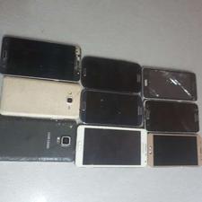 تعدادی گوشی موبایل خراب سامسونگ