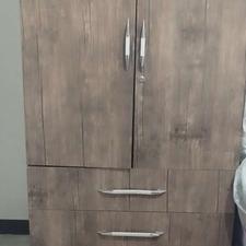 کمد چوبی سه کشو قسمت بالا آویز لباس