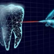 کار آموز آقا و خانم در لابراتوار دندانسازی
