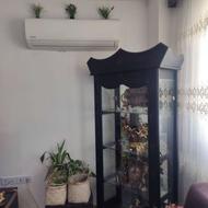 یک عدد بوفه با شیشه