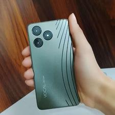 گوشی وکال v0 core در حد آکبند