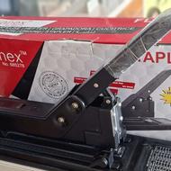 منگنه زن کتاب