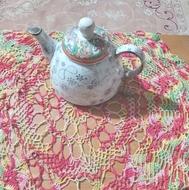 یک عدد قوری چینی