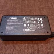 آداپتور مانیتور ایسوز سرکارتنی 19v 2A سالم و نو ضمانتی