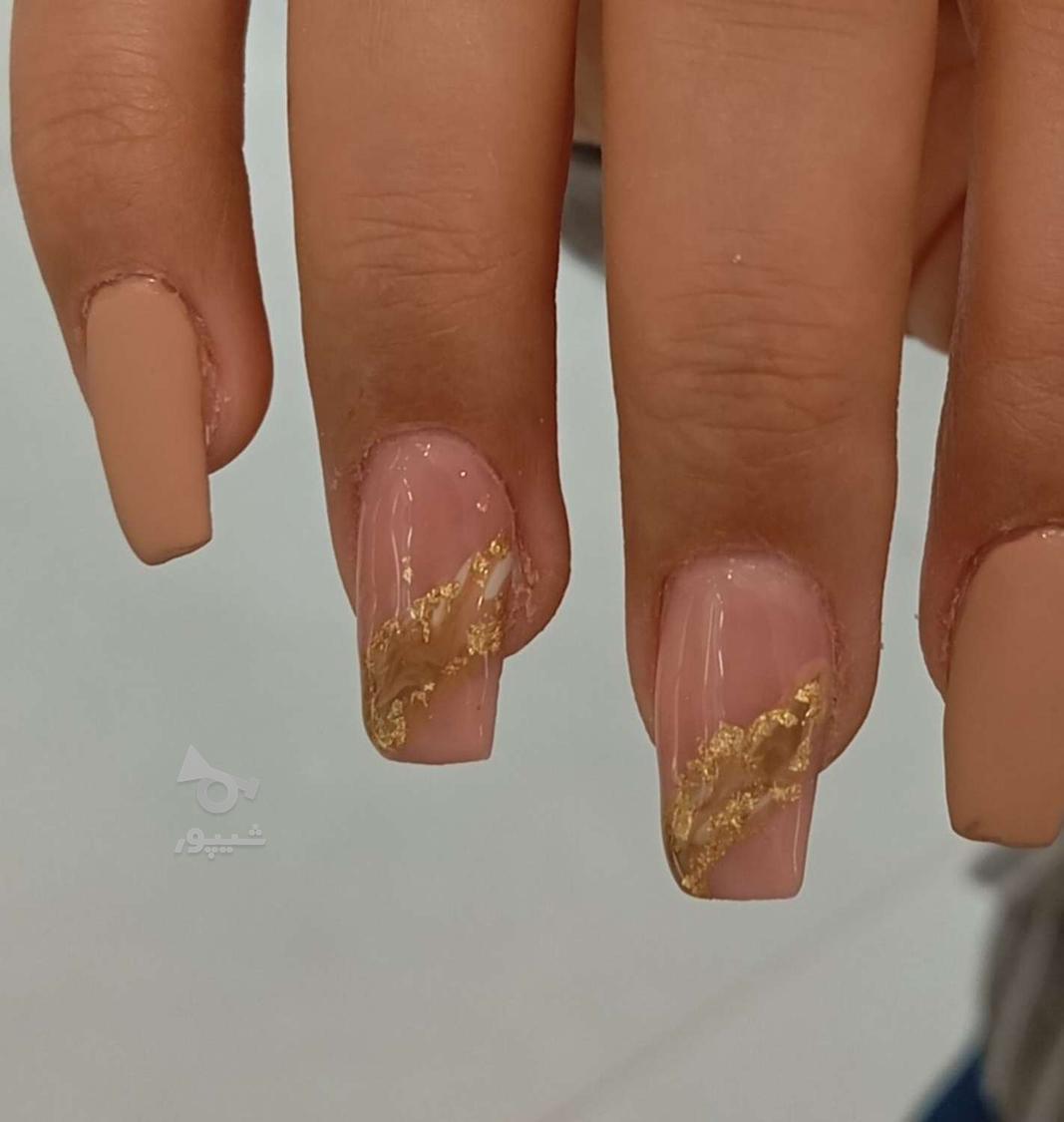 نیازمند مدل برای کاشت ناخن