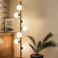 آباژور ایستاده مدل مولکولی ، کنار سالنی