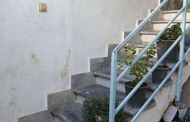 یک باب خانه ویلایی در دو طبقه ویلایی بفروش می رسد