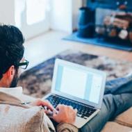 کامنت گذار خانم برای فروشگاه خدمات تعمیرات گوشی با حقوق ثابت