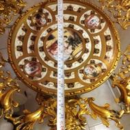 میوه خوری پایه بلند کنار سالنی