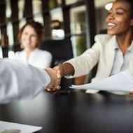 جذاب دایرکتور فعال خانم برای تیم مارکتینگ فروشگاه اکسسوری