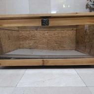 قفس چوبی شیشه ای