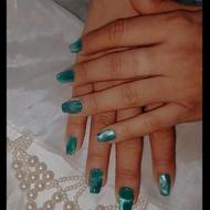 خدمات کاشت ناخن