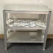 قفسه آهنی سالم و محکم – ابعاد 65×65×25 سانت