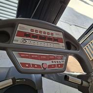 یک عدد دستگاه تردمیل