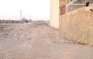 زمین بایر در اصفهان