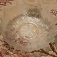 تعدادی ظرف شیشه ی