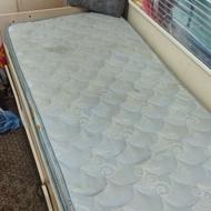 تختخواب به همراه تشک