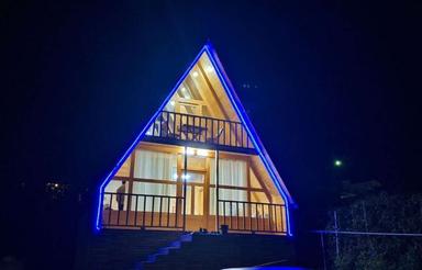 کلبه چوبی جکوزی دار (دربست)