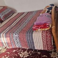 تخت دونفره همراه با تشک قابل استفاده