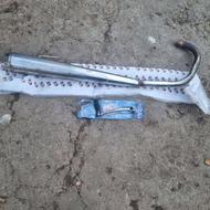 اگزوزهندا125کارکرده خوب یه کم زنگ زده