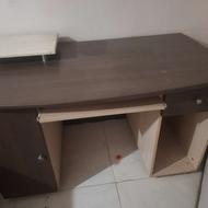 میز مطالعه وکتابخانه