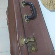 چمدان چرم قدیمی