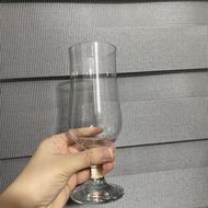 دو دست گیلاس یا لیوان بلند