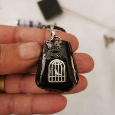 گردنبند دست ساز اپوکسی کاج مدل مرغ آمین کاج طبیعی برند E.K