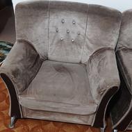 مبلمان هفت نفره نیاز به تعمیر داره