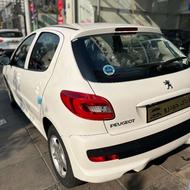 پژو 207i پانا اتوماتیک سقف فلز   1404 سفید TU5p 