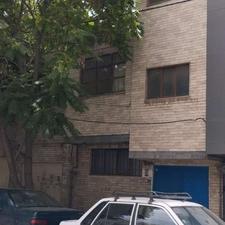 ویلایی 125 متری دو طبقه حاشیه خیابان بهجت