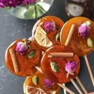 آبنبات های چوبی و قندهای تزیینی و کادویی