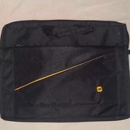 کیف اداری و لپتاپ