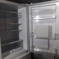 یخچال دو درب امرسان مدل 14577در حد نو باآب سرد کن واقعا تمیز