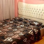 تخت دونفره و دراور و آینه و بغل تختی