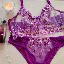 لباس زیر زنانه