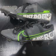 استوک فوتبالی میخی چمن