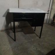 میز کار یا تحریر درحدنو