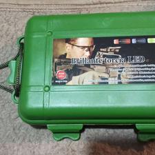 چراغ قوه uv نو آکبند فقط برای نمایش سالم بودن باز شده