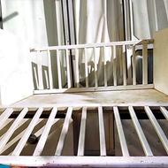 تخت خواب کودک بادوکشو وپایه های چرخ دار