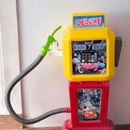 پمپ بنزین و ماشین غذا