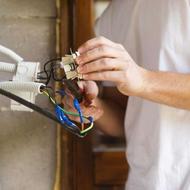 انجام تمامی فعالیت های برقکاری