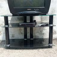 تلویزیون و میز و دیجیتال