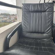 صندلی چرم مشکی 